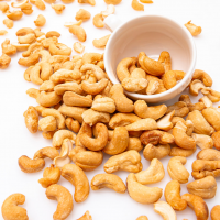 CRUNCHY SALTED CASHEW NUTS / GOURMET SNACK / VIETNAMESE QUALITY / NO ADDED OIL