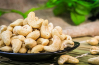 WHOLE CASHEW NUTS / ENERGY BOOST / CLEAN LABEL / PLANT-BASEDCASHEW NUTS / HIGH PROTEIN / CLEAN LABEL / VEGAN FRIENDLY