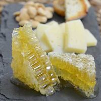 RAW HONEYCOMB / CLEAN LABEL / NATURAL BEE PRODUCT / PURELY HARVESTED