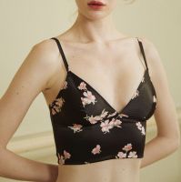 https://www.tradekey.com/product_view/Fashion-Adjustable-Bandeau-Top-In-Floral-Black-9210807.html