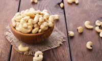 DRIED CASHEW NUTS