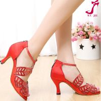 https://es.tradekey.com/product_view/Ladies-And-Men-Latin-And-Ballroom-Dance-Shoes-jazz-And-Sneaker-Dance-Shoes-9318636.html