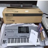 Yamaha Tyros 3 61-Key Arranger Workstation Keyboard