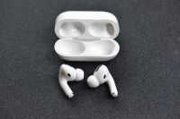 Apple AirPods Pro. 