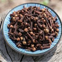 Dried Cloves Green Cardamom, Black Pepper, Cloves and Cinnamon