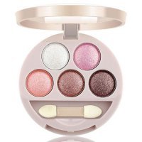 Stylish and safe multi-colored eye shadow