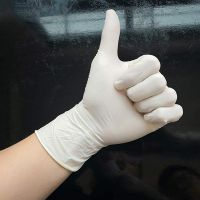 Disposable nitrile examination gloves without powder