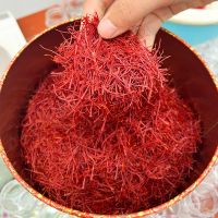 Bulk Super Negin Saffron Raw Dried Safflower Spice Powder Form Hot Taste Water Preserved Flower Pieces Slices Baked Processing