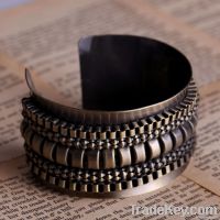 Vintage metal Stripe Knot Design Wide Heavy chain Cuff Bracelet