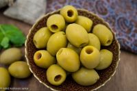 Fresh green olives for culinary use