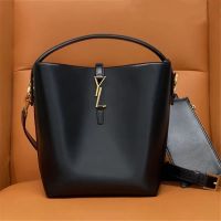 2024 new designerÂ fashion high-end leather le  women Barrel bag