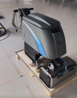 Escalator Cleaning Machine