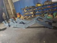 A powerful helper for disassembling car frames with hydraulic pressure.
