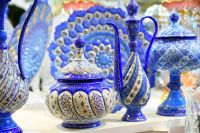 Coordinated Minakari sets are also available for a complete decorative look