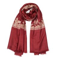 Pashmina shawls and stols, carpets, home decorations and leather items.