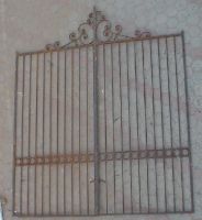 LUBERON IRON GATE