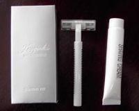 hotel razors or shaving kits