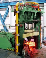 Hydraulic forging press