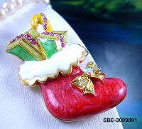very charming  chrismas  brooches