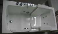Walk in tub with auto lift