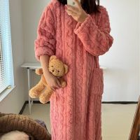 Women&#039;s Coral Velvet Thickened Home Clothes Loose and Warm Long Sleeve Knee Length Sleeping Robe