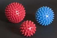 Knobbed ball for relaxing and massage