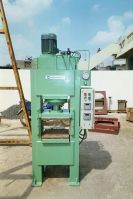 HYDRAULIC PRESS COMPRESSION MOULDING