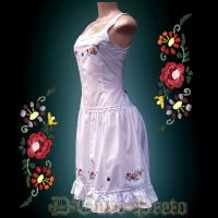 Hand embroidered low waist dress with Lacework