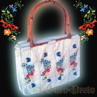 Hand Embroidered cotton bag with bamboo