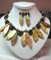 https://www.tradekey.com/product_view/Autumn-Leaves-Shell-Necklace-85977.html