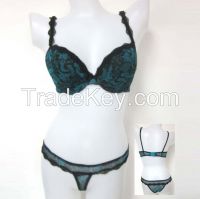 Women's Elegance Full-Figure Lace Bra with Thong Set