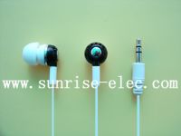 black earphone