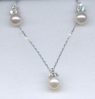 EARRINGS AND PENDANT WITH DIAMONDS AND PEARLS