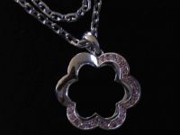 https://fr.tradekey.com/product_view/Beautiful-Flower-Necklace-Shiny--125772.html