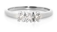 18K White Gold Ring With Diamond