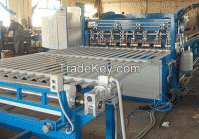 Semiautomatic wire mesh welding machine with turner