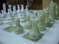Green / White Onyx Chess set. Dimensions: 16" x 16" Base x 1" H. figur