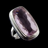 Gorgeous 92.5 sterling silver ring studed with amazing pink amethyst
