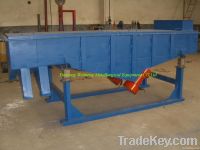 Linear vibrating screen for sand classification