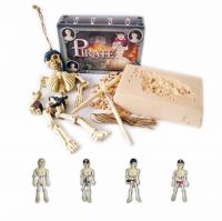 Pirate skeleton Excavation Kit/Dig it Out Toys