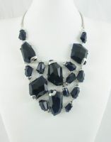 WHITE METAL WITH FACETED RESIN STONE NECKLACE