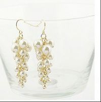 White pearls gold earing