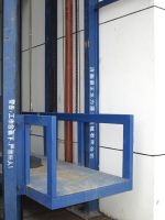 Hydraulic goods lift table