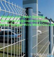 Welded wire mesh fencing