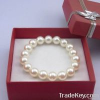 High quality faux pearl bracelet
