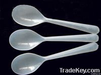 Disposable medium weight plastic spoon