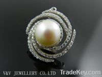 Fashionable Pearl Pendant made of 925 Silver vailable in Various Style