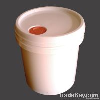 Gasoline bucket with nozzle cover lid