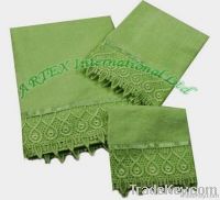 Velour towel set with lace decoration