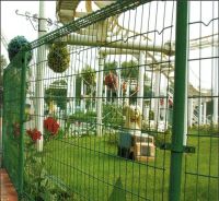 amusement park wire mesh fence